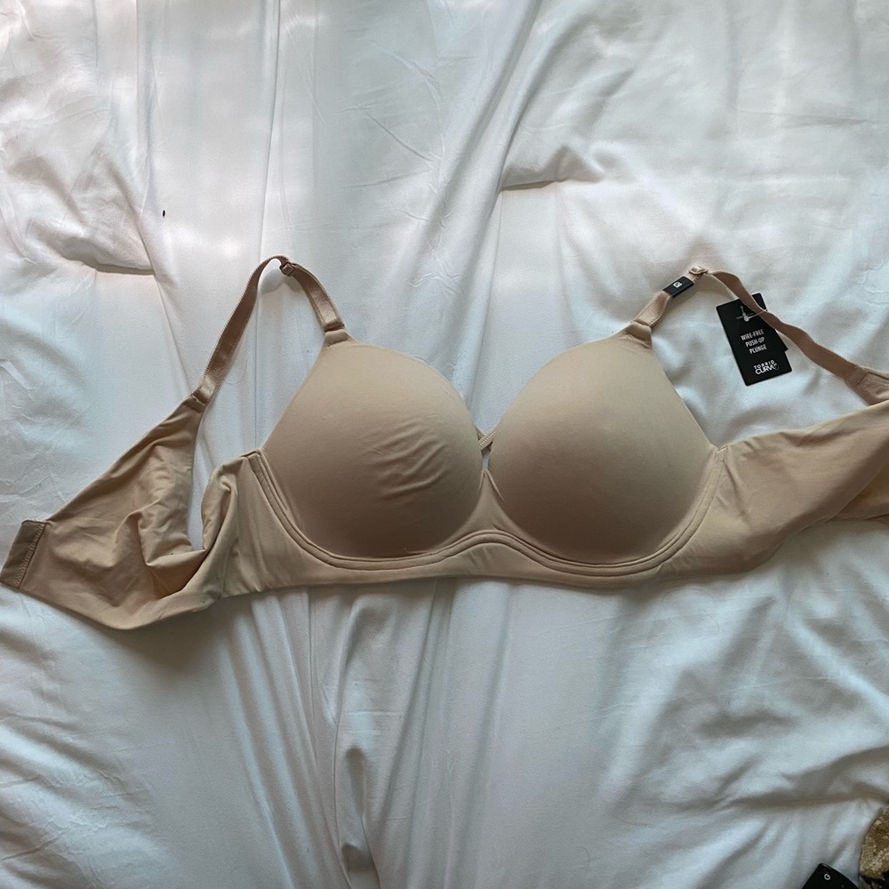 NWT  Nude Torrid WireFree Push-up Plunge Bra Size 42B